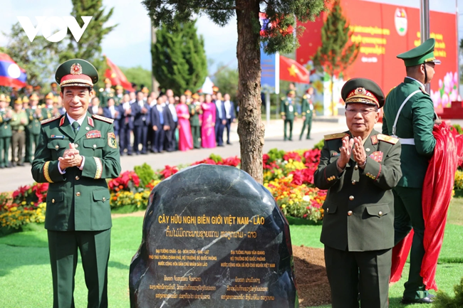 Biên cương một dải vững bền: Giao lưu hữu nghị quốc phòng biên giới Việt Nam-Lào lần thứ 2 (24/10/2024)